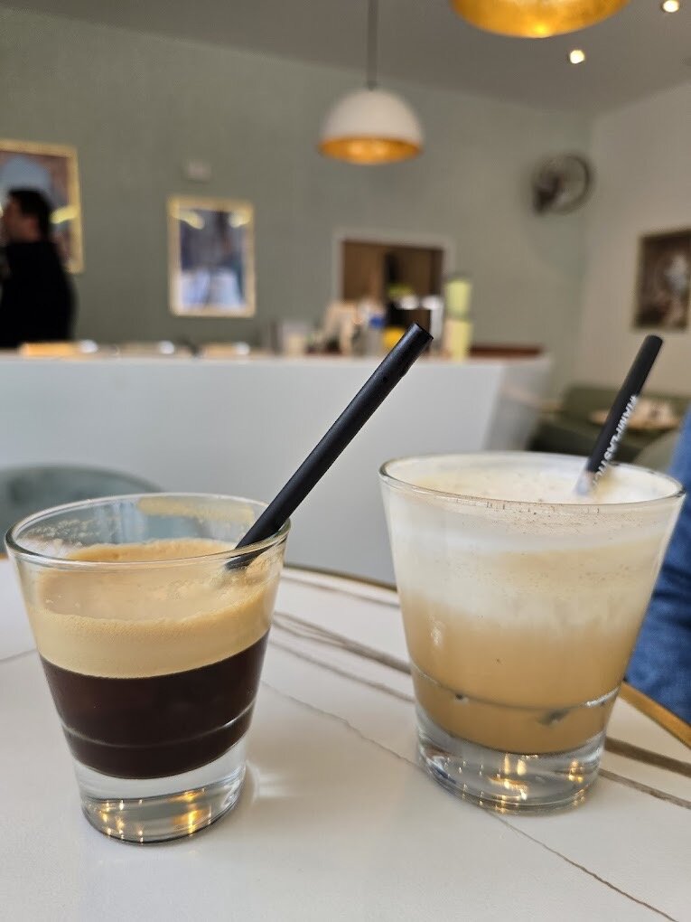 Freddo Espresso und Freddo Cappuccino im Café Bar Mykonos